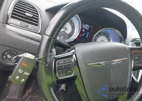 2013 Chrysler 300 300S z USA, uszkodzony, nr VIN 2C3CCABG9DH728135